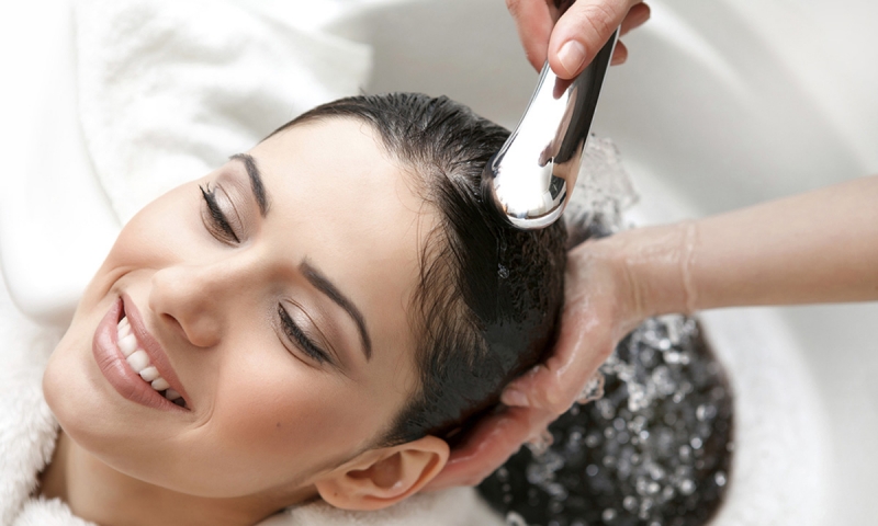 Mẹ 2 con xinh đẹp vượt qua nỗi lo rụng tóc nhờ cách gội đầu đơn giản